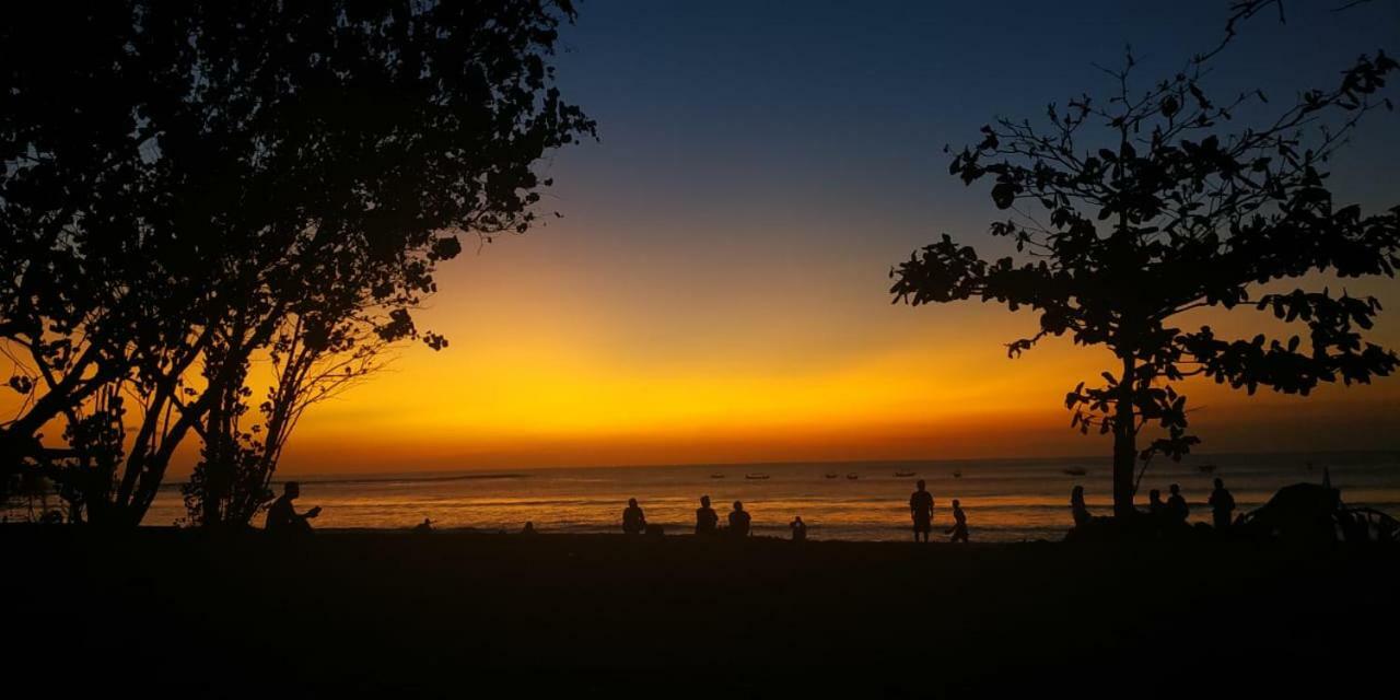 Rumah Kayu Bali Kuta Lombok Buitenkant foto